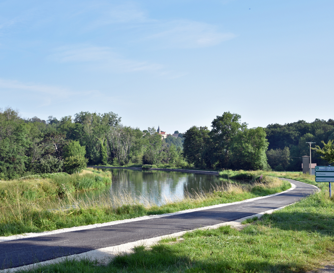 Canal vers Brethenay
