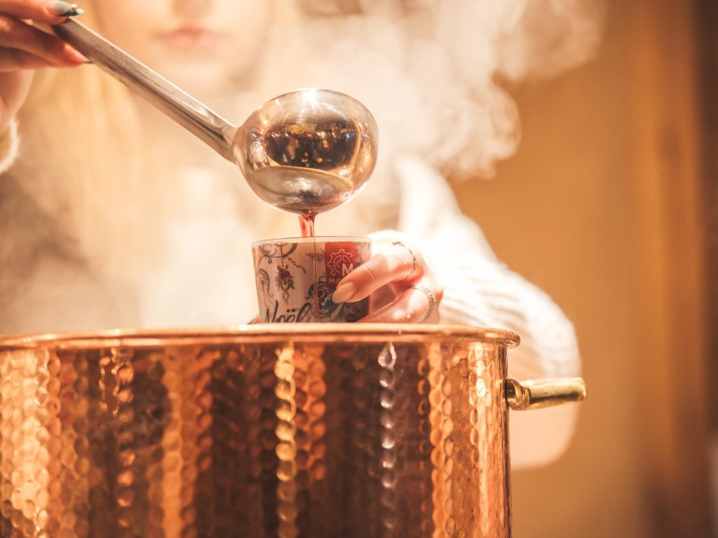 Stand de vin chaud sur le marché de noel de Mulhouse