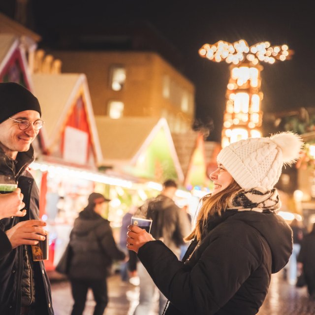 Marché de Noël de Metz - Vin chaud partagé entre amis