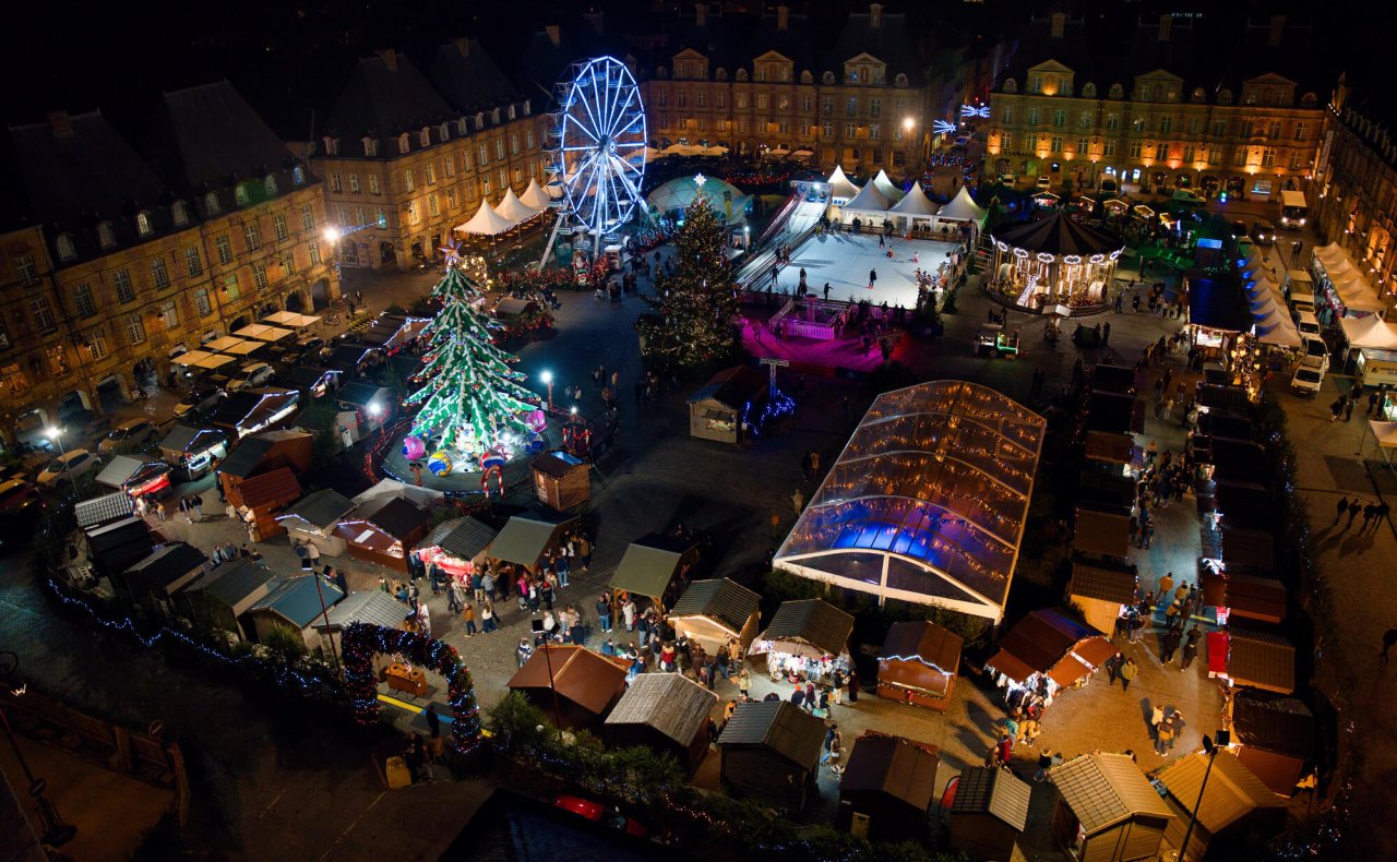 Vue aérienne du marché de noel de Charleville mézières