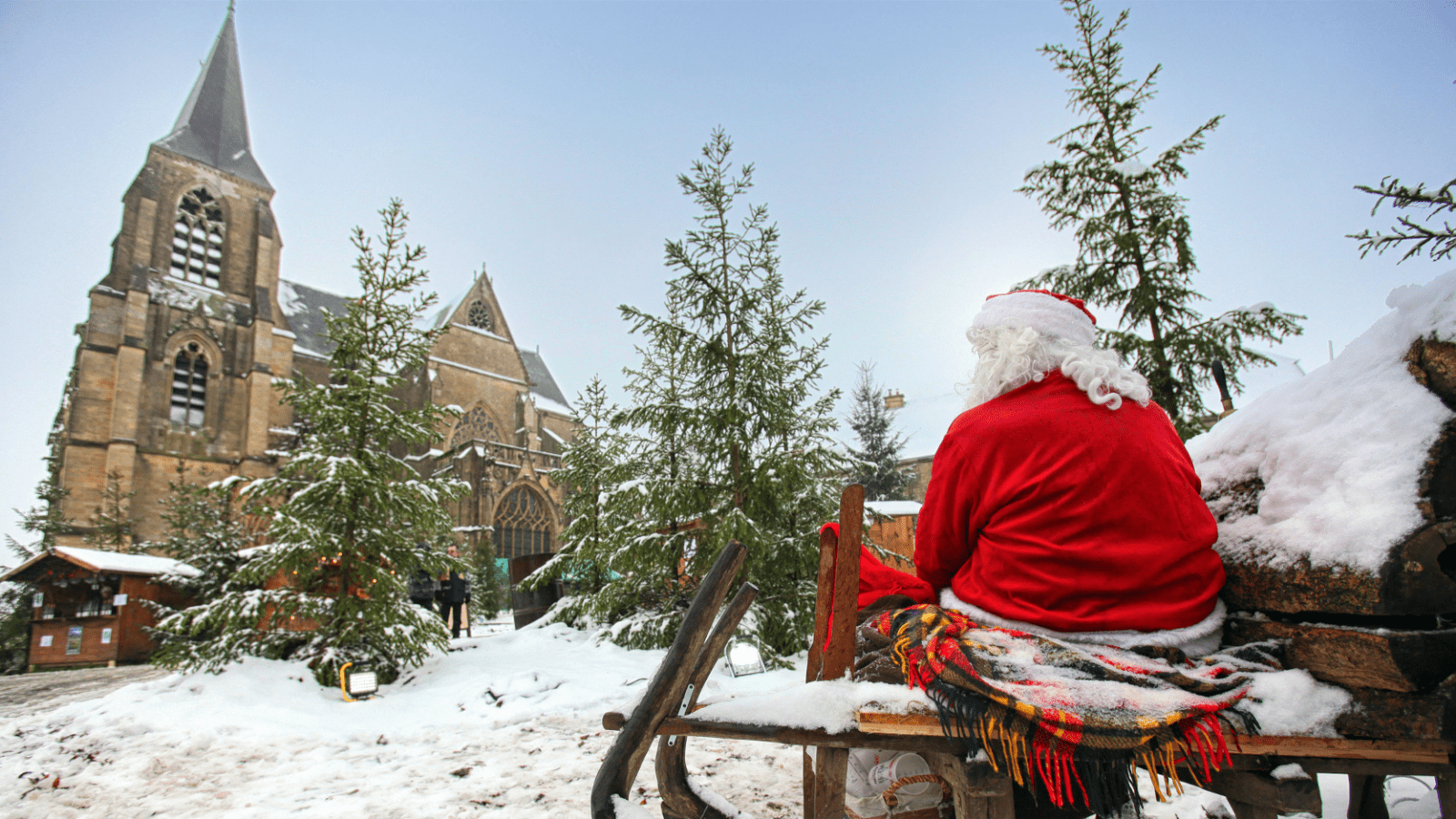 Père Noël devant la basilique d'Avioth