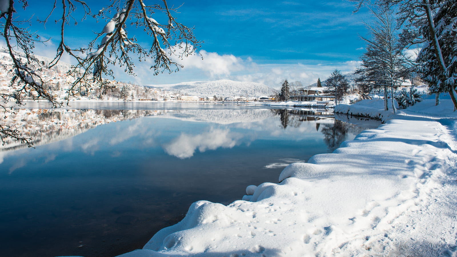 Lac de Gérardmer sous la neige