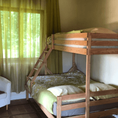 Chambre enfant, i un lit double et un lit simple superposé