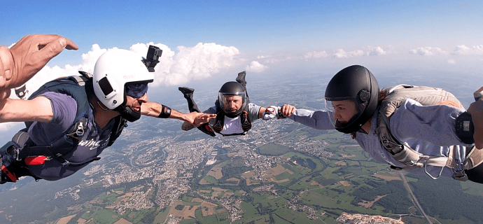 Fallschirmspringen praktizieren