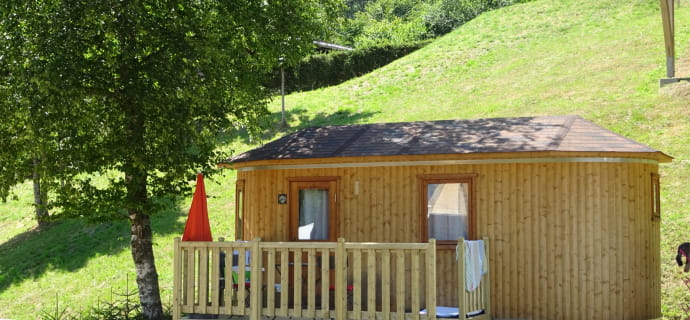 Vacances en duo dans le Cuveau Insolite au Camping de Belle Hutte à La Bresse