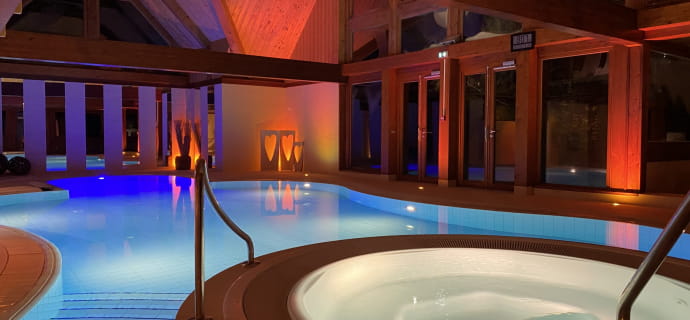 Swimming pool and jacuzzi spa hotel Alsace