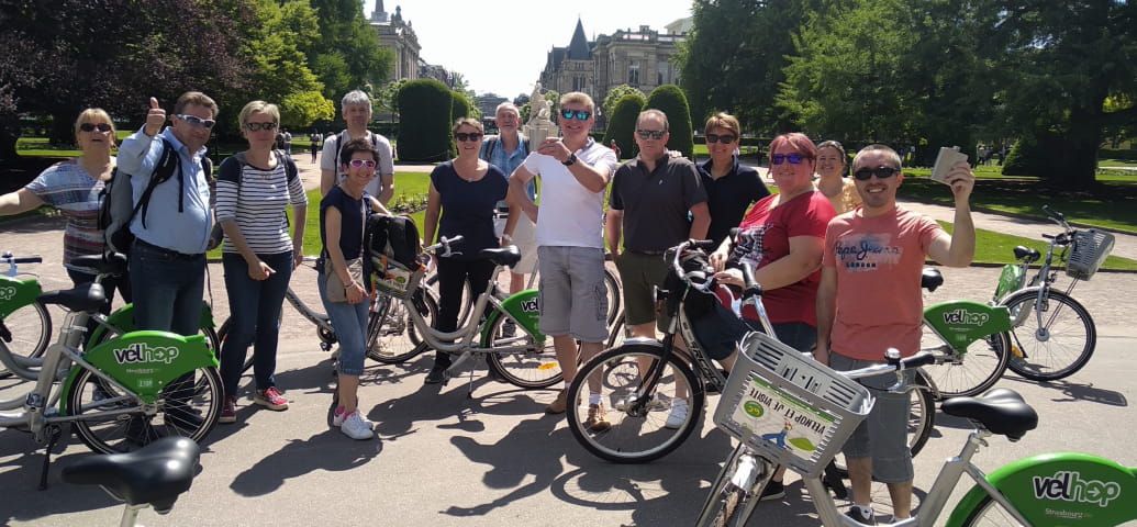 Tour ciclistico completo di Strasburgo con commento di una guida locale