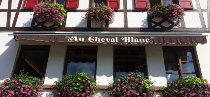 Front view of Au Cheval Blanc hotel restaurant