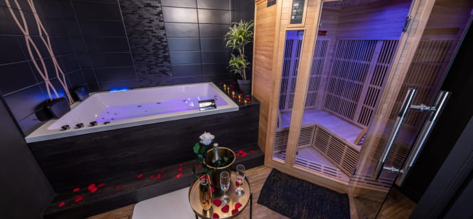 espace détente balnéothérapie et sauna 2 places, appartement romantique chic urban spa