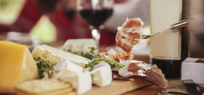 Themed evenings with food and wine pairings at your wine shop