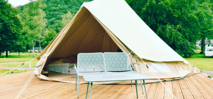 Bell-Zelt mit allem Komfort entlang der Semoy von außen gesehen auf der Domaine d'Haulmé