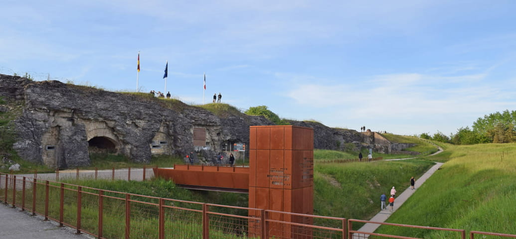 Vue extérieure du fort de Douaumont