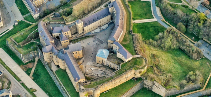 Il castello si estende su 35.000 m2, un gigante di pietra e di storia.