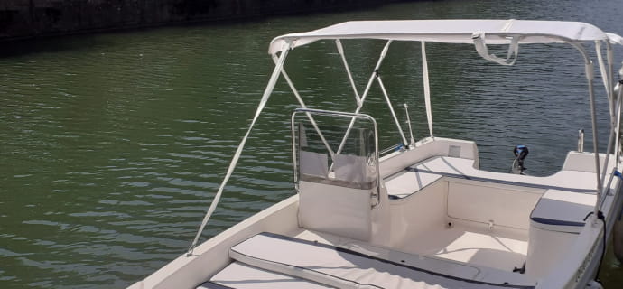 Boat rental without license