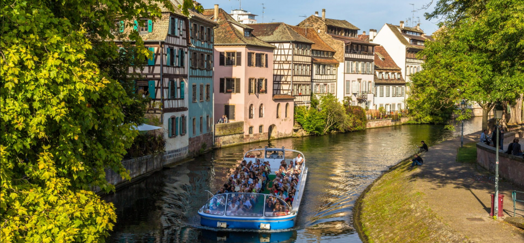 Strasbourg à bord d’un bateau-promenade - Hôtel Régent Petite France
