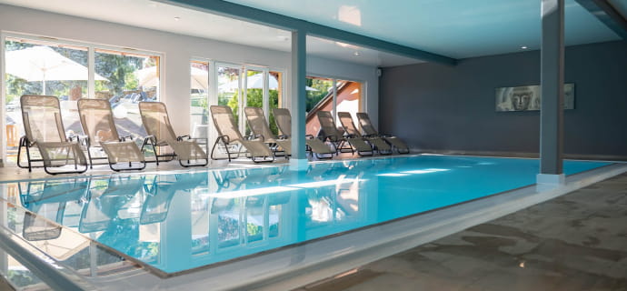 Hotel au Chasseur swimming pool