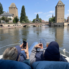 Ponti coperti a Strasburgo su un'imbarcazione privata