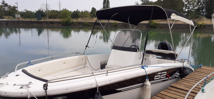 Boat rental with river license