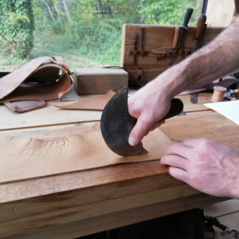 Atelier - Fabrication d'un tablier en cuir