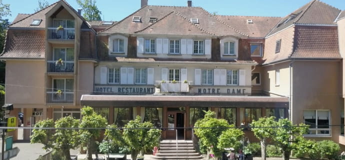 Verblijf Les Animaux Etranges - Hotel Restaurant Notre-Dame de Bonne Fontaine