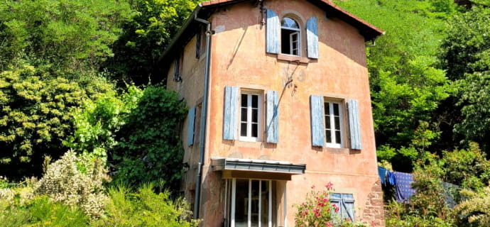 Artist's house on the banks of the Marne-Rhine canal