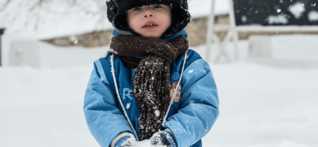 Escursioni con le racchette da neve per famiglie e costruzione di igloo