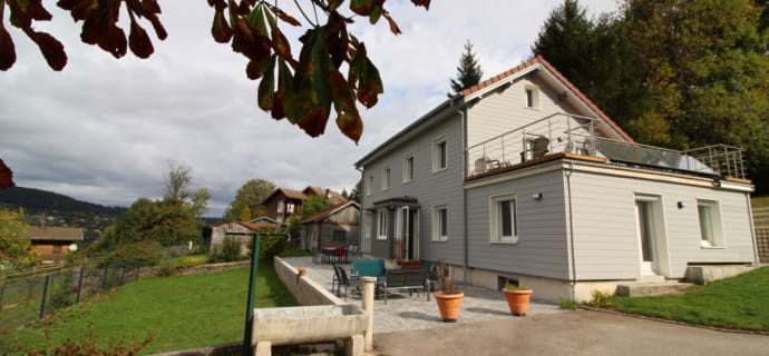 Gîte La Rochotte, 4*, overlooking Lake Gérardmer and close to the ski slopes, with table tennis and table soccer.