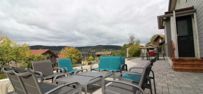 Gîte La Rochotte, 4*, overlooking Lake Gérardmer and close to the ski slopes, with table tennis and table soccer.