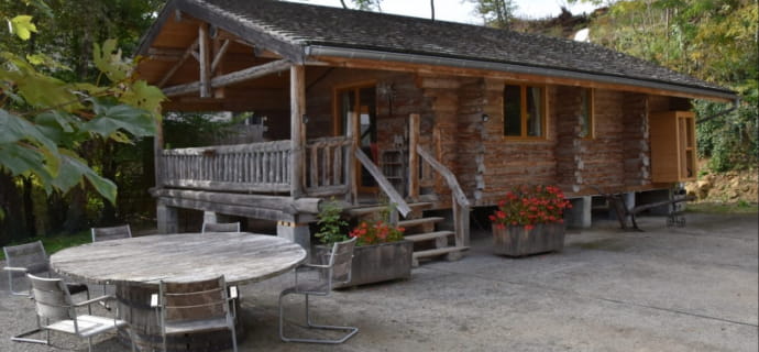Chalet made from raw logs, debarked and cut by hand