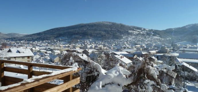 Vista di Gérardmer in inverno