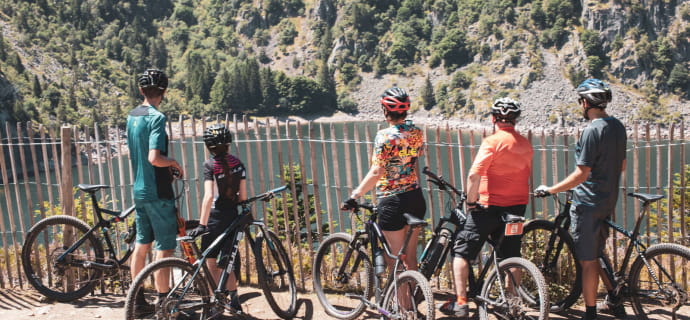 Mountainbiketocht met gids voor het hele gezin naar het Lac Blanc-resort