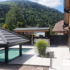 All inclusive 10 min from GERARDMER, Magnificent private, enclosed chalet, heated pool, spa, cinema room. 