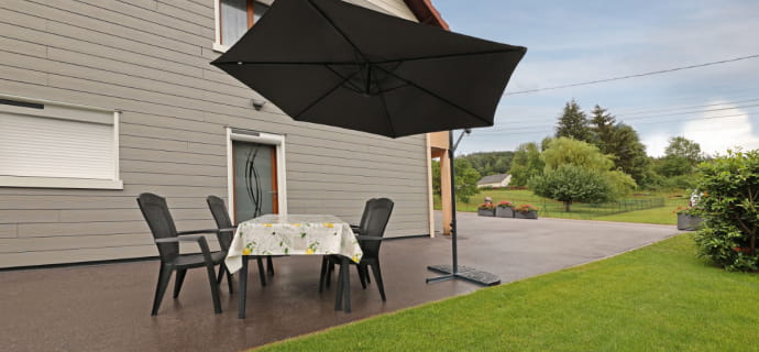 Outside with garden furniture and barbecue - Appartement RDC Aumontzey