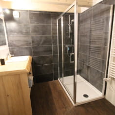 Bagno con doccia - Chambre Chanterelle alla fattoria sous les Hiez a Cornimont