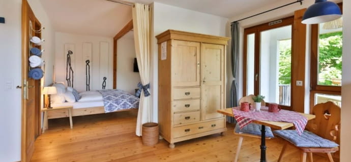 Suite de Laurine bed and breakfast located in a manor house at the foot of hiking trails with an incredible view.