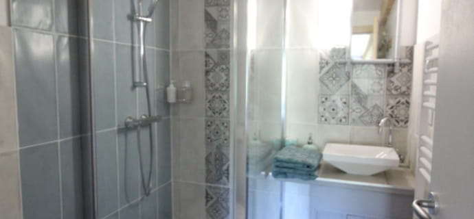 En-suite shower room - Chambre Bluet at Ferme sous les Hiez in Cornimont