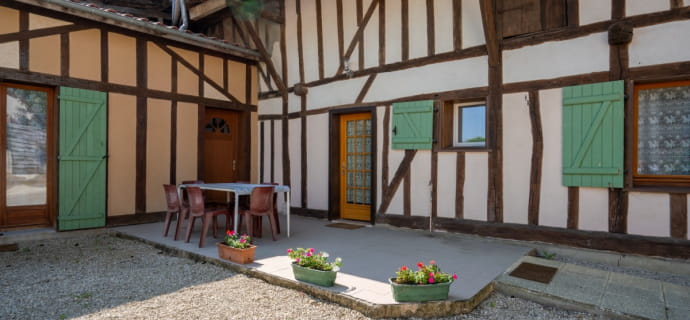 Gite Le Courlis, terrazza accessibile dal soggiorno, ingresso principale e una camera da letto