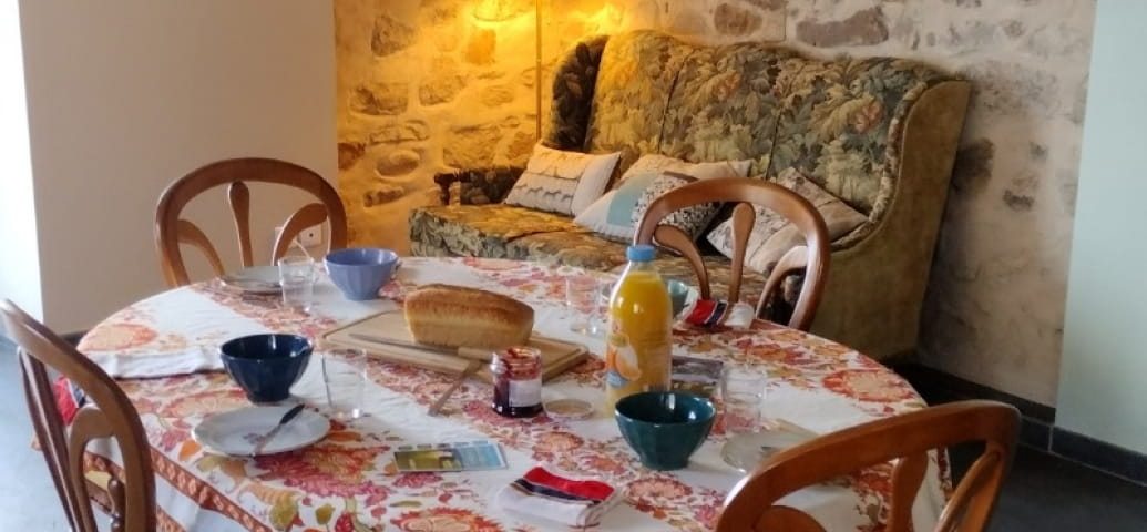 La Maison de Béatrice is located at the foot of the Vosges mountains, close to the mountains, in a peaceful setting, at the foot of hiking and biking trails and farm inns.