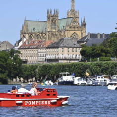 Unlicensed boats in Metz