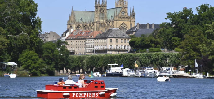 Unlicensed boats in Metz