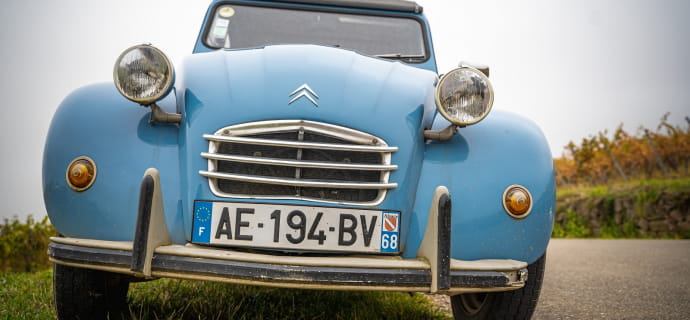 Entdeckung des Weinbergs an Bord eines Citroën 2CV