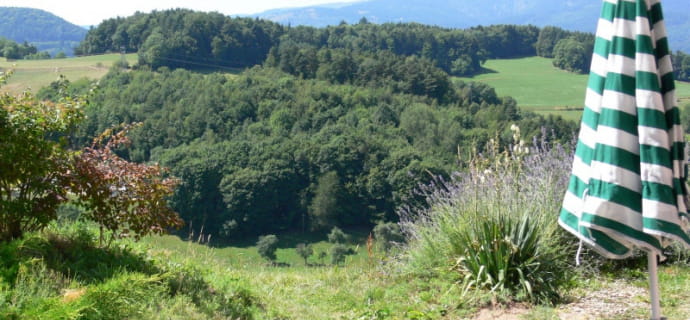 Le lynx - gîte per 2 persone con magnifica vista sulle montagne, terrazza esposta a sud con mobili da giardino
