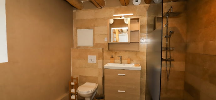 Shower room with Italian shower and toilet - Esprit Cabane room - L'Hôtel Enfoncée Chambres et Table d'hôtes Le Val d'Ajol