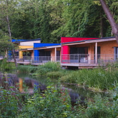 Außen Doppel-Lodge am Teichufer