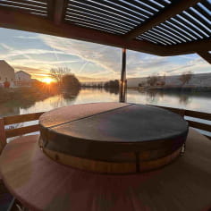 Scandinavisch bad voor gegarandeerde ontspanning aan boord van de House Boat