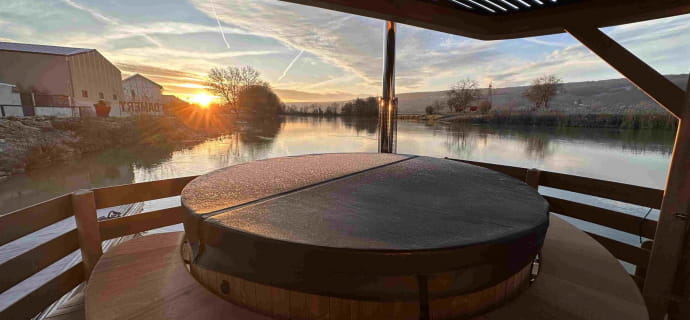Scandinavisch bad voor gegarandeerde ontspanning aan boord van de House Boat